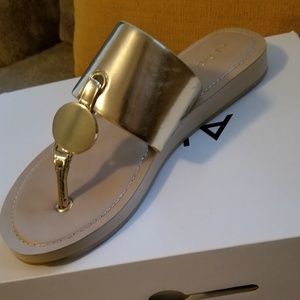 🛑SOLD OUT GOLD 🛑SANDALS Firm $ SOLD OUT